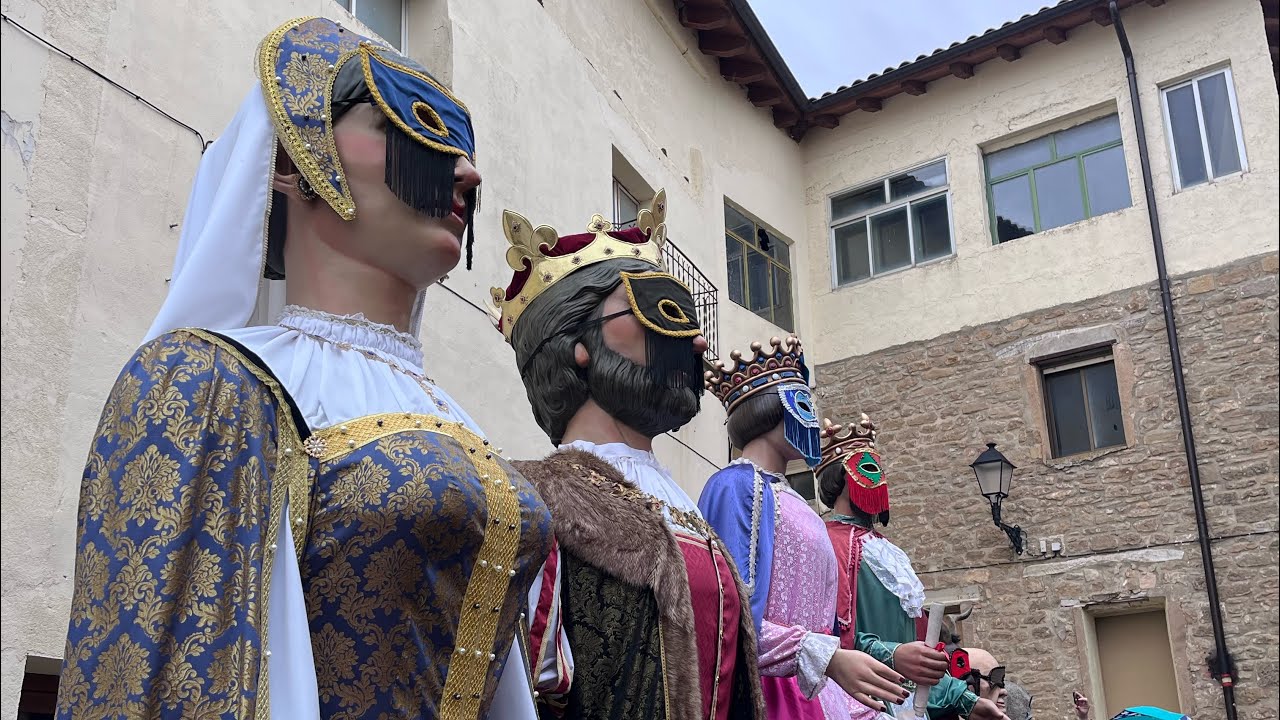 Domingo de Carnaval 2025 | Comparsa de Gigantes y Cabezudos de Larraga