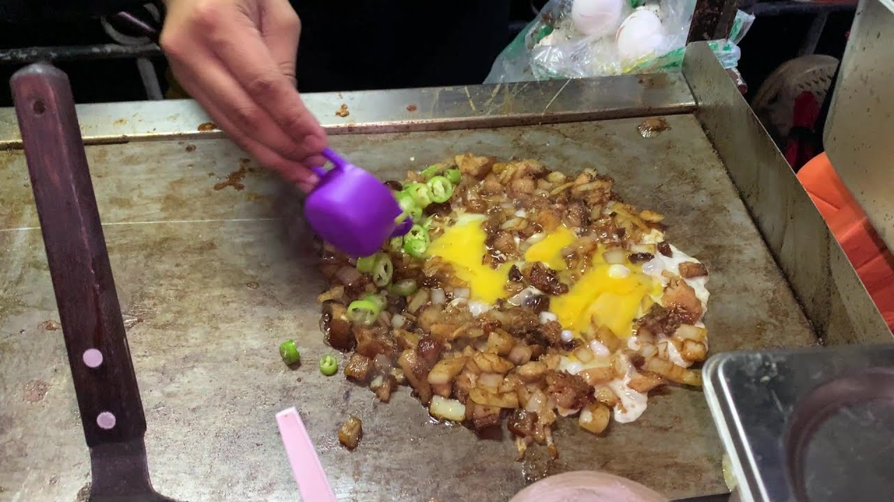 Got HUNGRY then found this AMAZING Sisig in Manila | Filipino Street Food