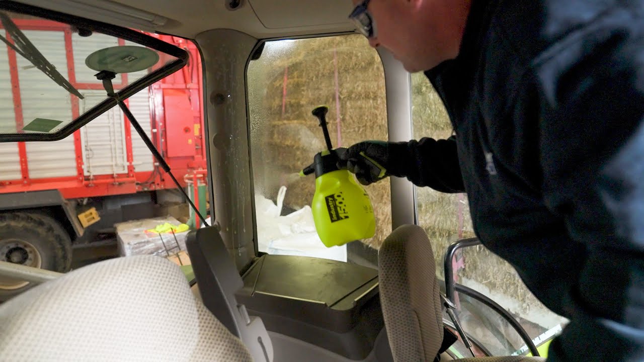 Cockpitreiniger für Traktor & Landmaschine | Schonende Innenreinigung aller Fahrerhaus-Oberflächen