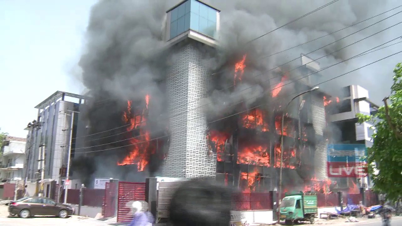 नॉएडा सेक्टर 11, एक कंपनी मे भीषण आग | Fire in excel green tech private limited  Noida