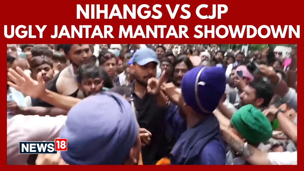 Nihangs & CJP Protesters Clash at Jantar Mantar | Fight Breaks Out During NEET Protest | N18V