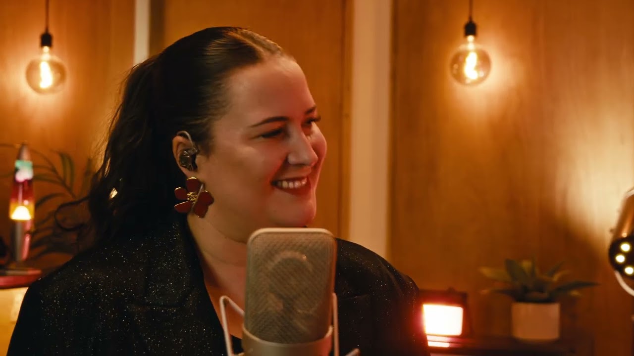 Lori Kellett - Simply the Best accompaniment by Harry Thompson