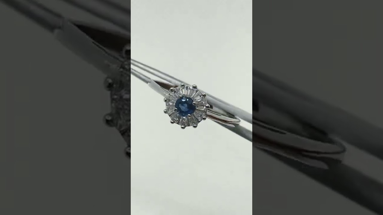 Anello Zaffiro Naturale in Argento 925 e contorno Cubic Zirconia Bianchi