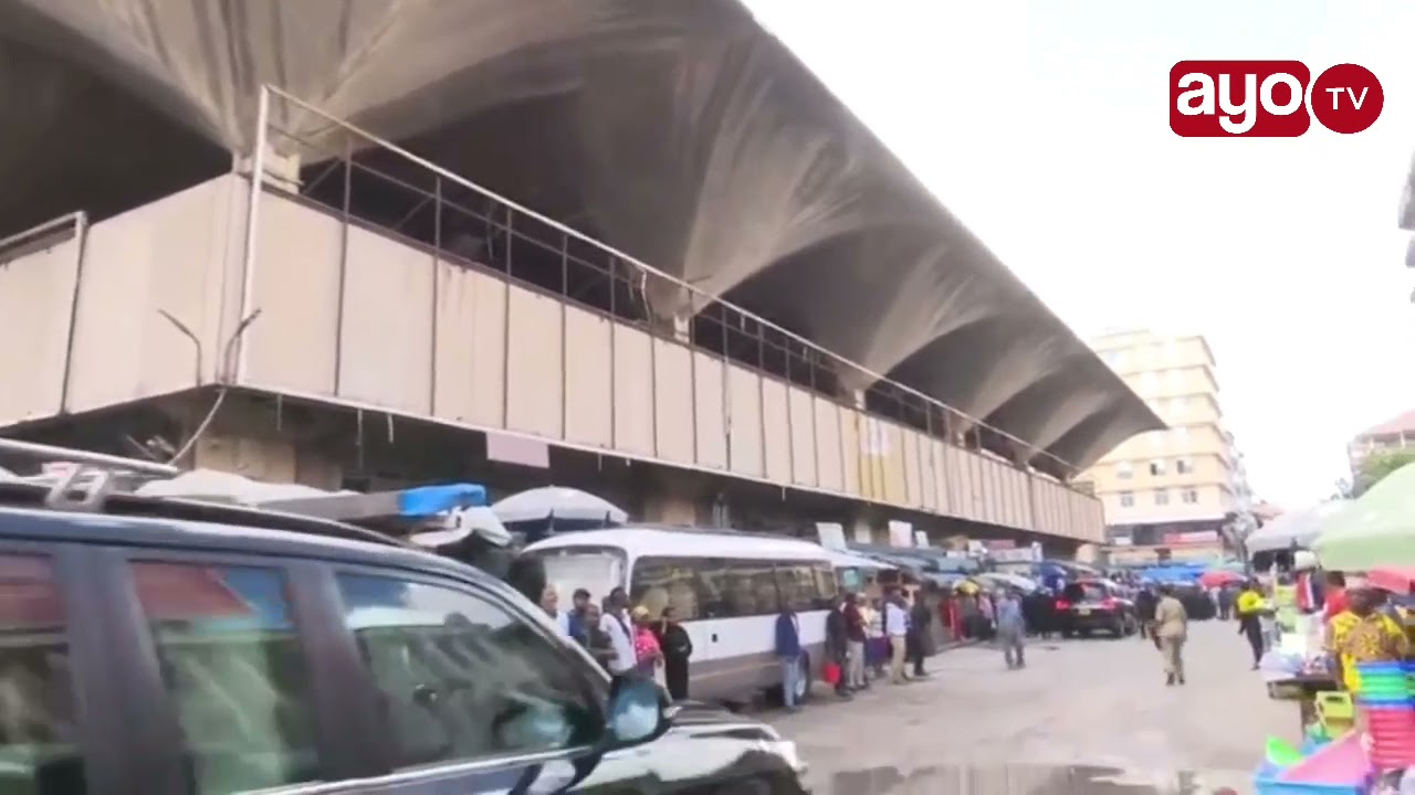 GHAFLA RAIS SAMIA AINGIA KARIAKOO NA GARI LENYE NAMBA ZA KIRAIA