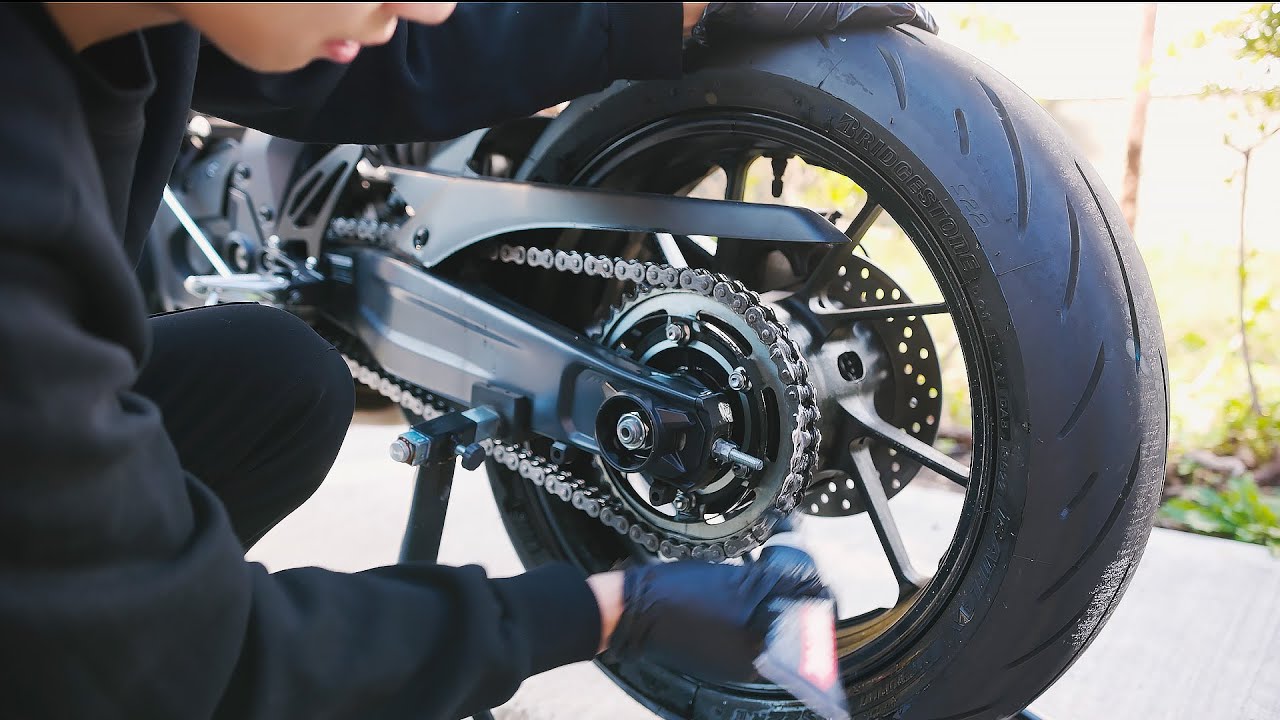 How to Clean, Lube, and Tighten Your Motorcycle Chain (YAMAHA R7)
