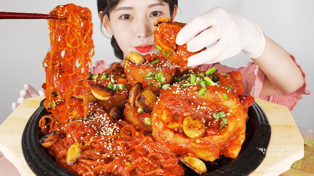 쫀득쫀득 탱글탱글 매운 우족찜 먹방 SPICY BRAISED BEEF FOOT [eating show]mukbang korean food