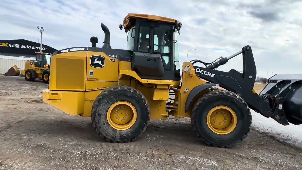 John Deere 544P 
