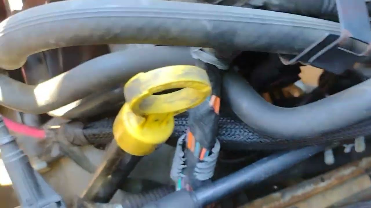 2003 dodge neon quema 3 fusibles y se apaga El carro cuando ba en movimiento