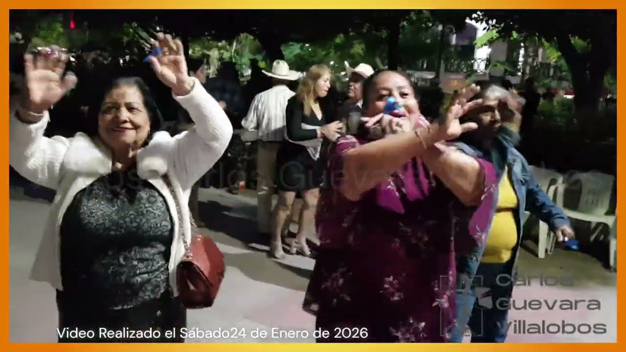 Baile en la Plaza de Armas de Torreón Coahuila México (Los Triples) 