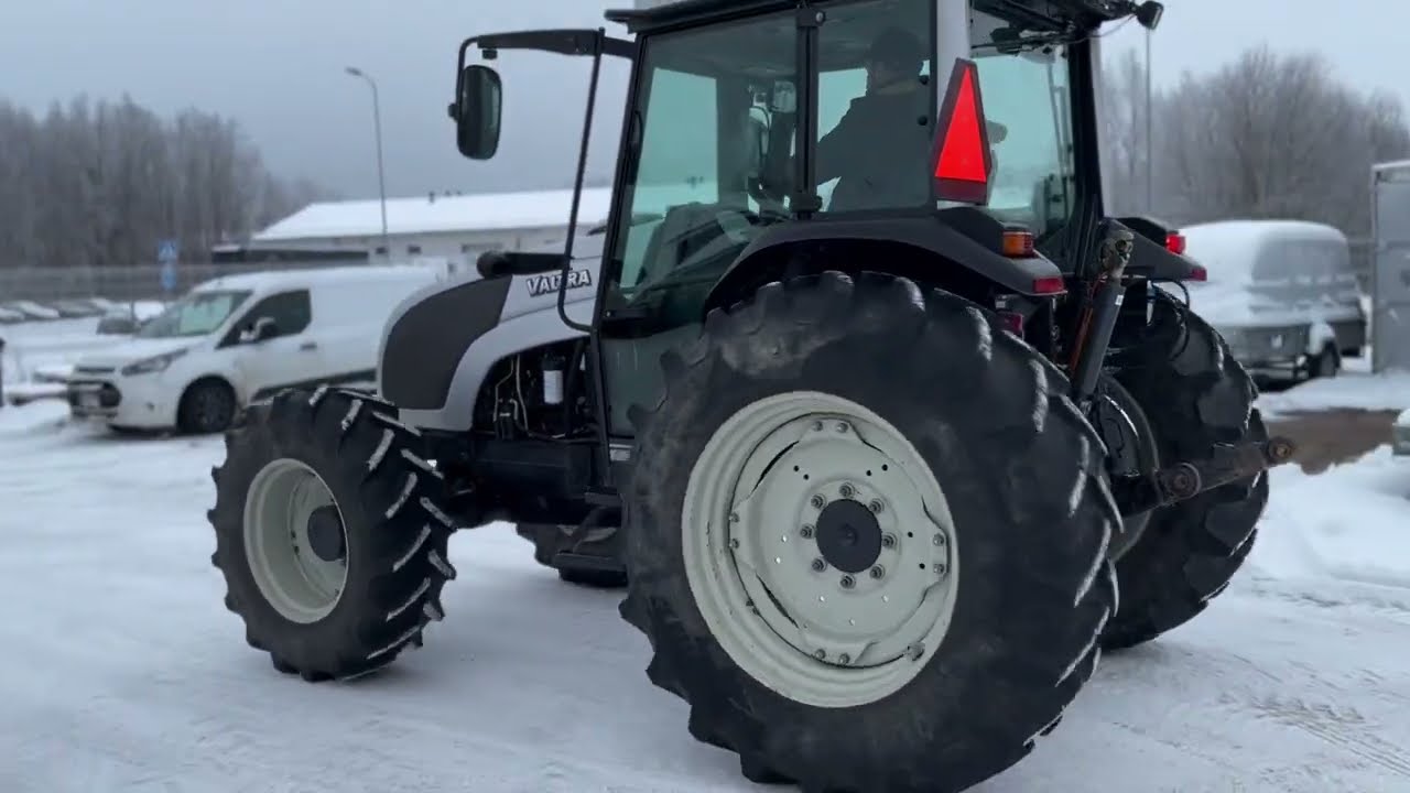 Huutokaupat.com myy! Valtra A82 4x4 traktori. HIENO KUNTO! 2009, Kempele