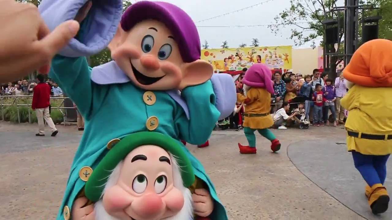 Mickey's Storybook Express - Shanghai Disneyland - Shanghai Disney Resort