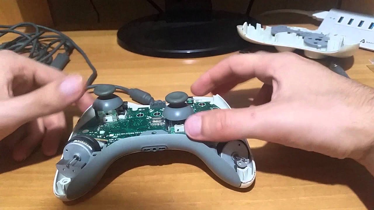 Guida: Smontare controller Xbox 360 con filo e Wireless