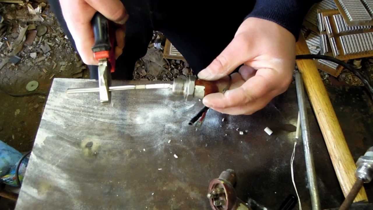 Видеоролик по извлечению с термопар ТСП платиновой и серебрянной проволки Чассть 1