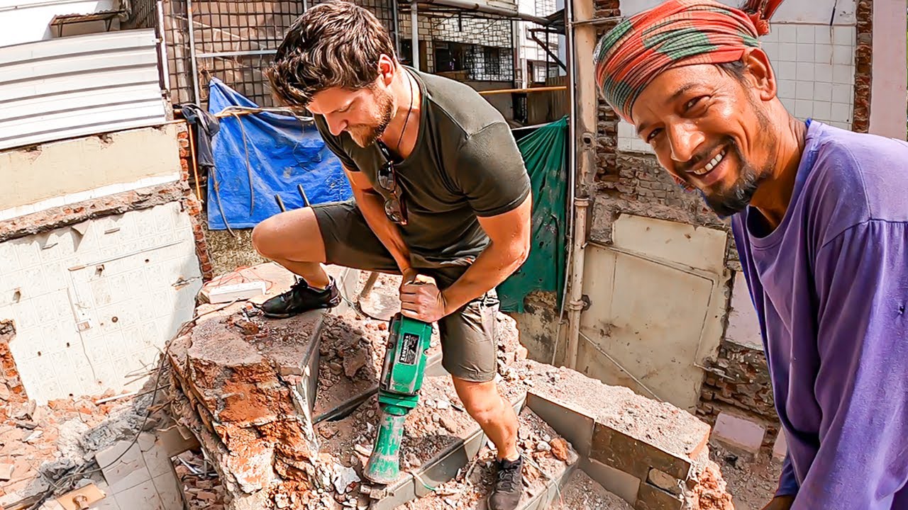 Helping The Hardest Working Man In India 👷 🇮🇳