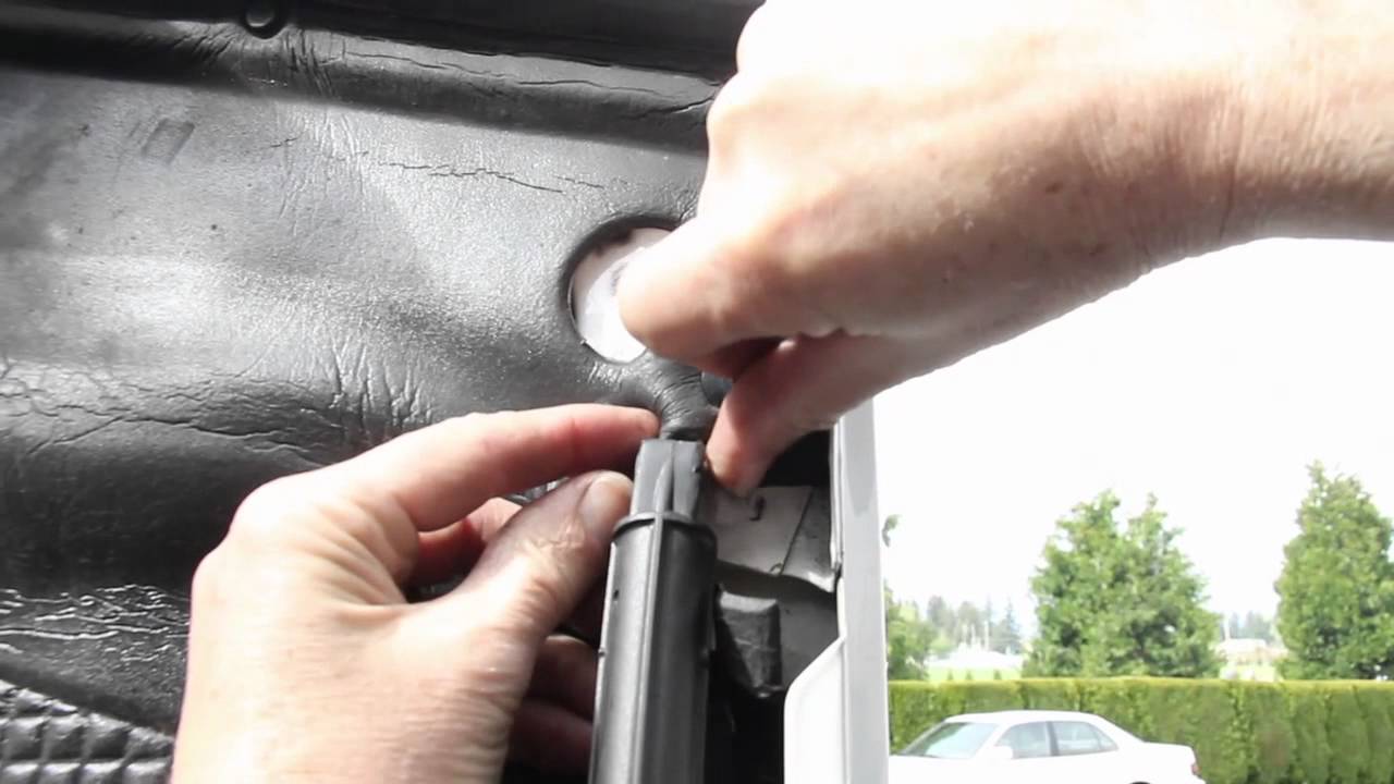 Mercedes W201 Chassis 190E 190D Hood Strut Replacement Procedures