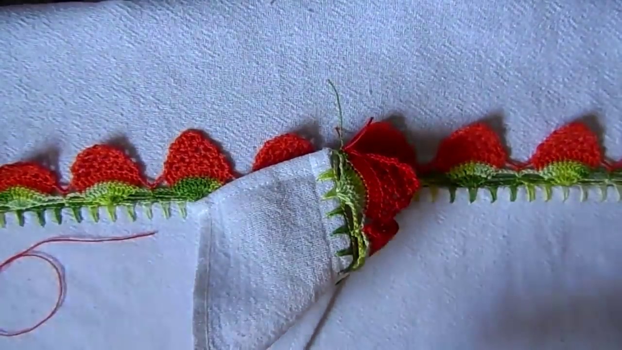 Bico em croche com moranguinhos - 36