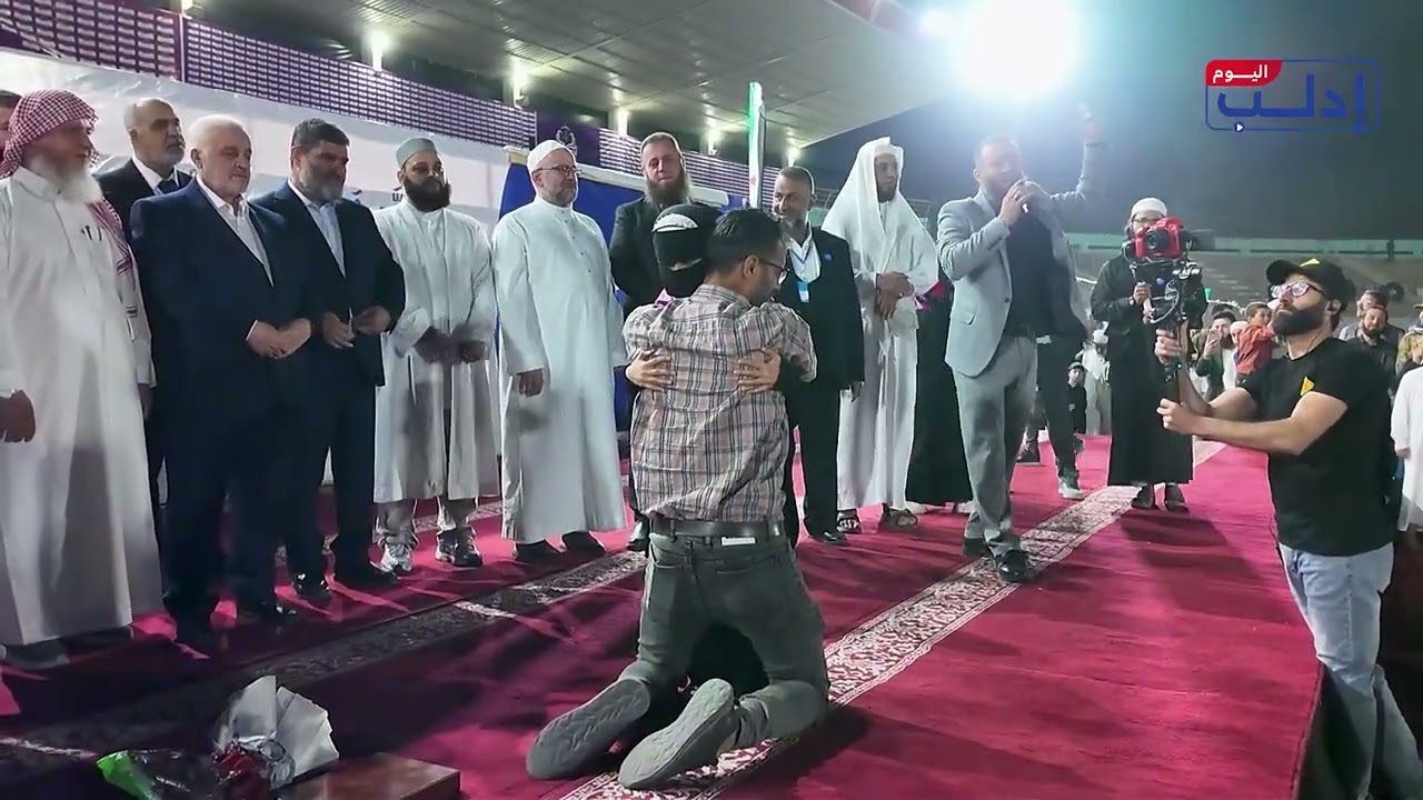 لقاء مؤثر بعد 10 سنوات.. الطالبة حنين تلتقي والدها بحفل حفاظ دار الوحي الشريف بـ #إدلب
