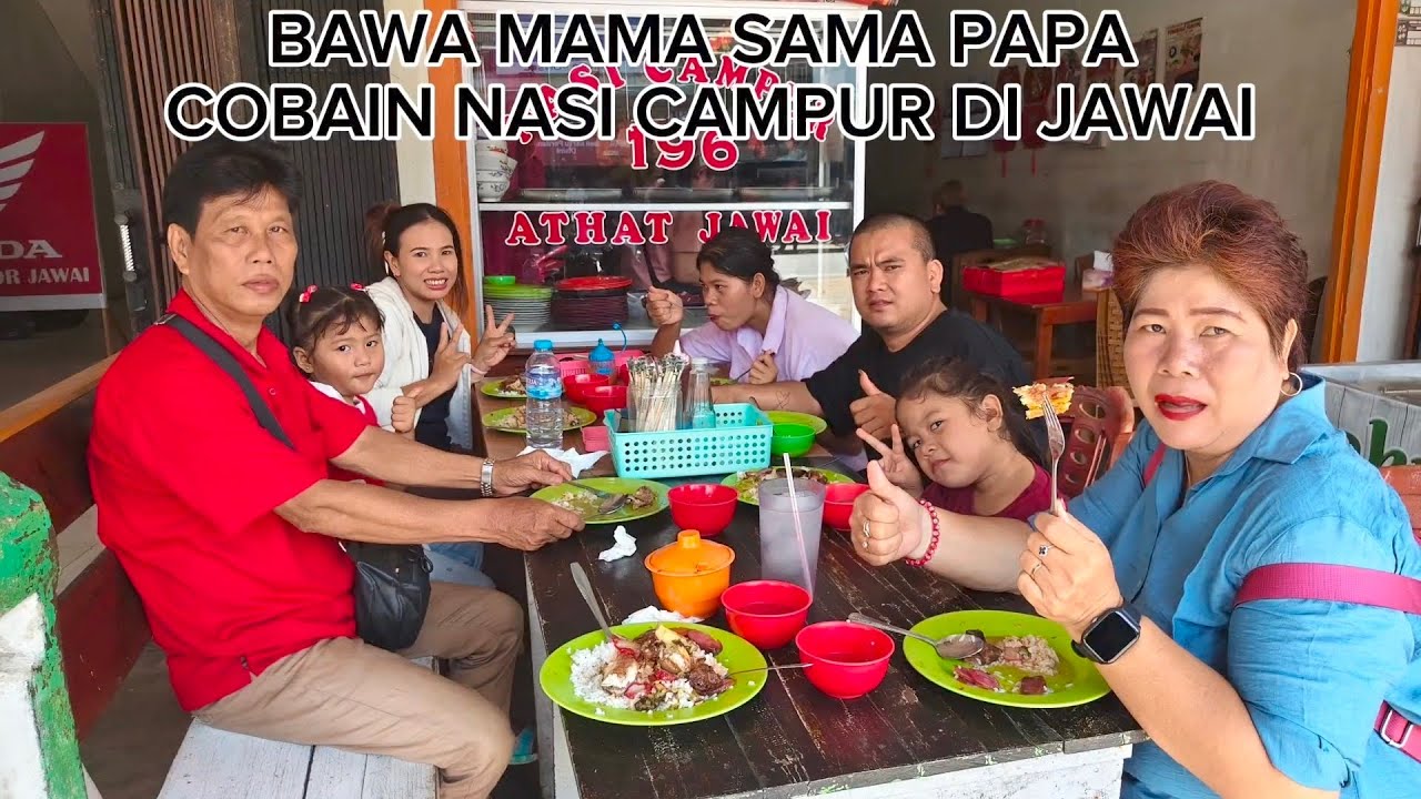 PERGI NEBAS RUMPUT DI KEBUN DI BANTUIN SAMA PAPA DAN SUAMI SIRAM AIR PUPUK