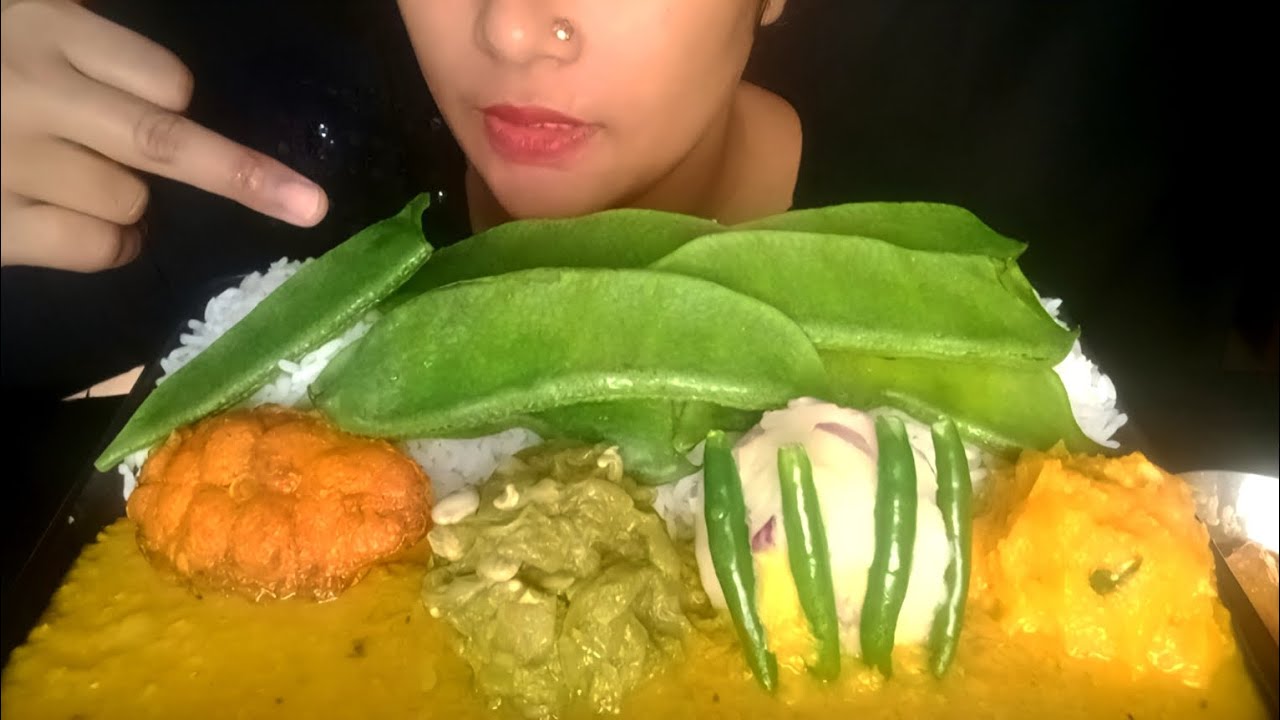 Eating rice, kumro vorta, alu vorta, sim vorta, fish curry with dal eating mukbang.