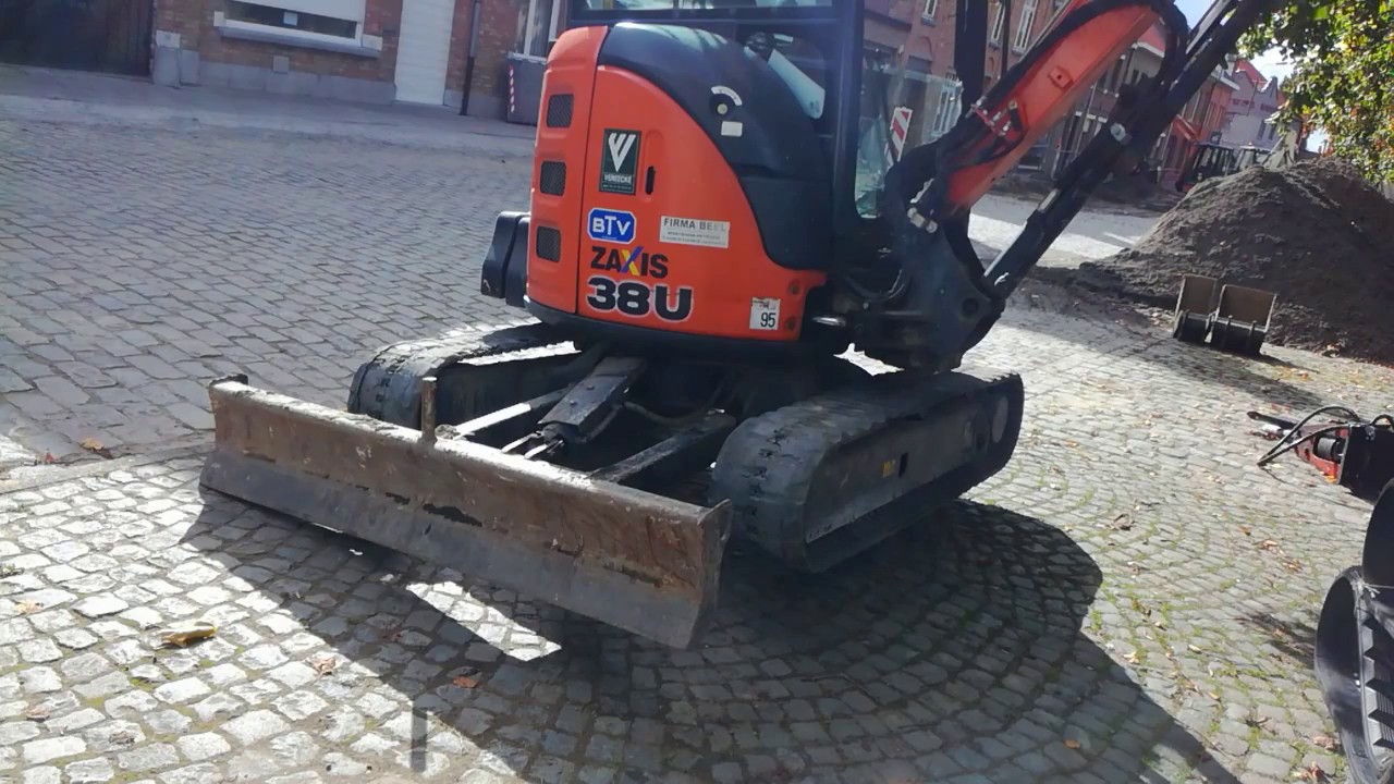 Rubberen rupsen plaatsen