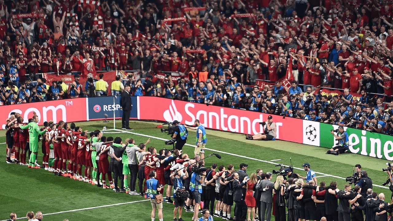 Goosebumps! Spine tingling rendition of You'll Never Walk Alone by Liverpool fans and players