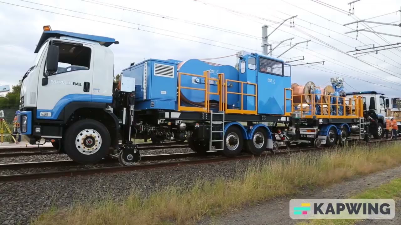 Pojazd dwudrogowy do instalacji trakcji kolejowej OMAC ITALY. Zweiwegefahrzeug für den  Bahnsystem