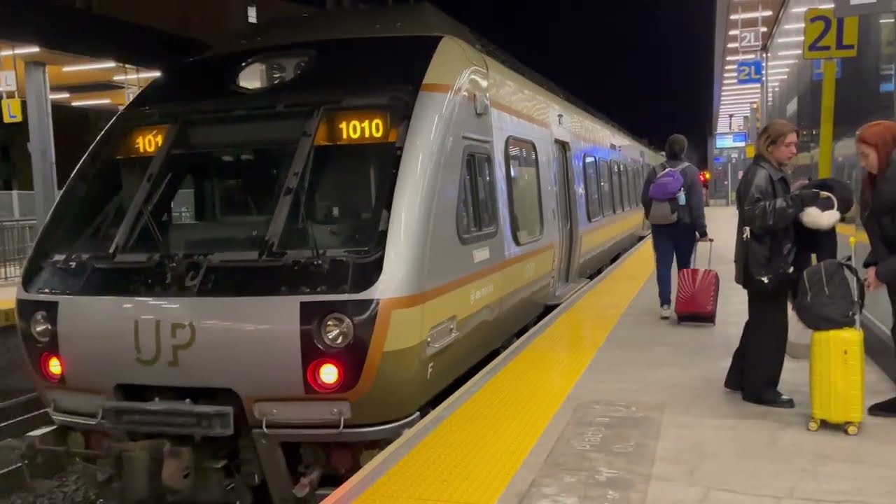 Union - Pearson Express (UP) and GO Trains