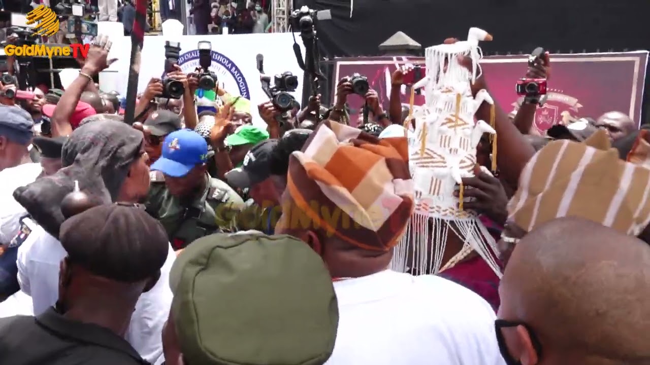 Arrival of Olubadan At His Coronation As Olubadan Of Ibadanland