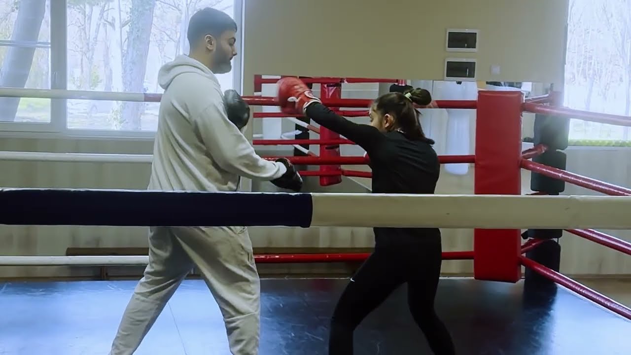 BOXING IN MIZIYA 80 - PAWS AT THE END OF THE WORKOUT/БОКС В МИЗИЯ 80 - ЛАПИ В КРАЯ НА ТРЕНИРОВКАТА