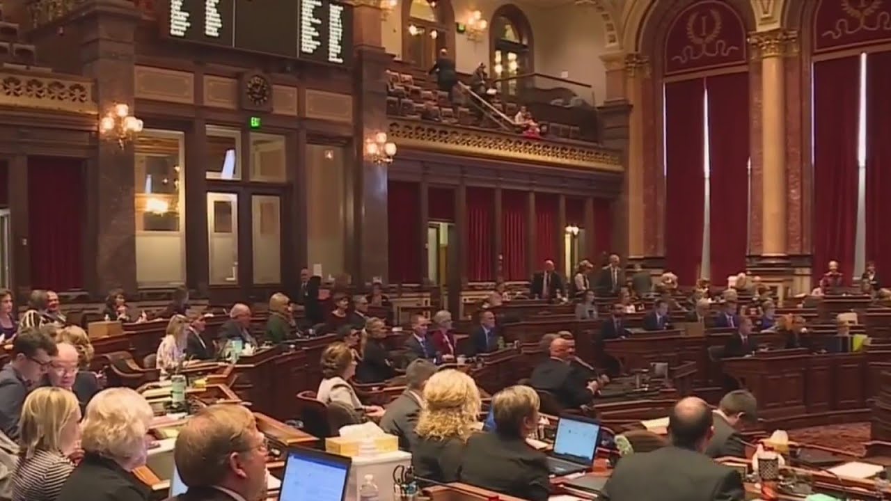 Iowa lawmakers begin 2020 session, name new House speaker