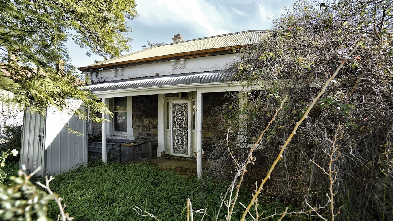Abandoned- Old 1905 cottage with stuff left behind/Still in good condition