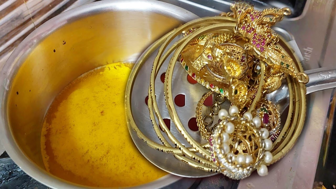 పిచ్చి నగలుకొనే ఆడవాళ్లు కోసం ఈ వీడియో అస్సలు మిస్ కాకుండా చూడండి బంగారంలాంటి మెరుపుTeluguKitchentip