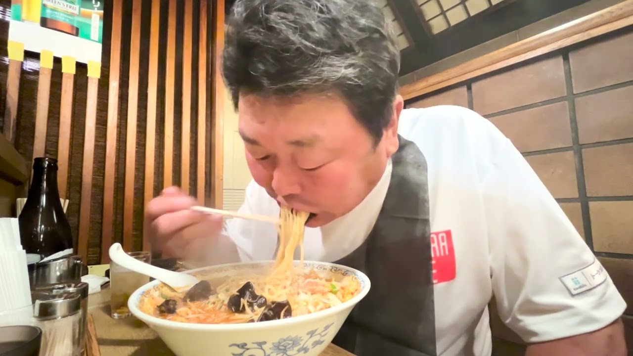 仕事終わりにチャーチューつまみに瓶ビールで乾杯