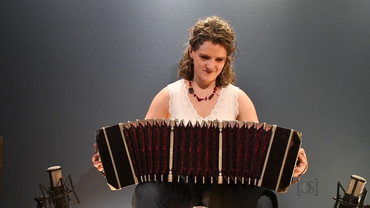 Golondrinas, Carlos Gardel y Alfredo Lepera - Clara Stern, bandoneón