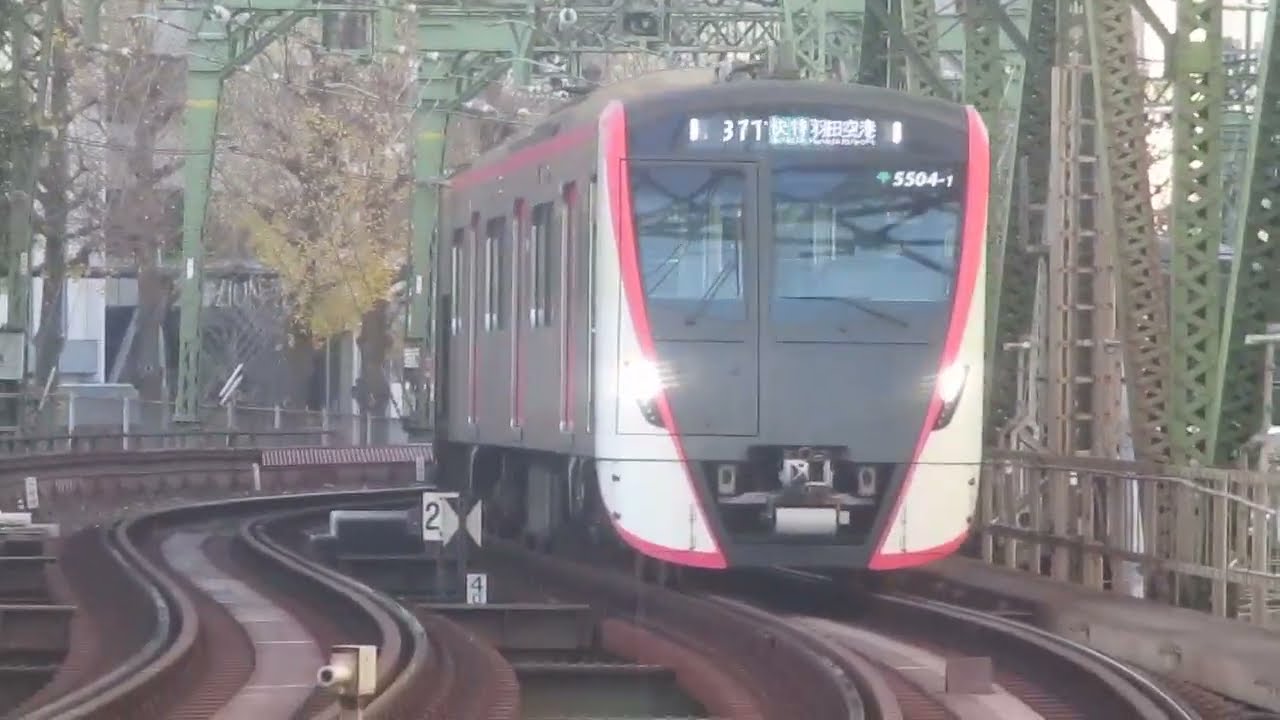 線路は2本だが一度に4本の列車が通過品川第一踏切にて