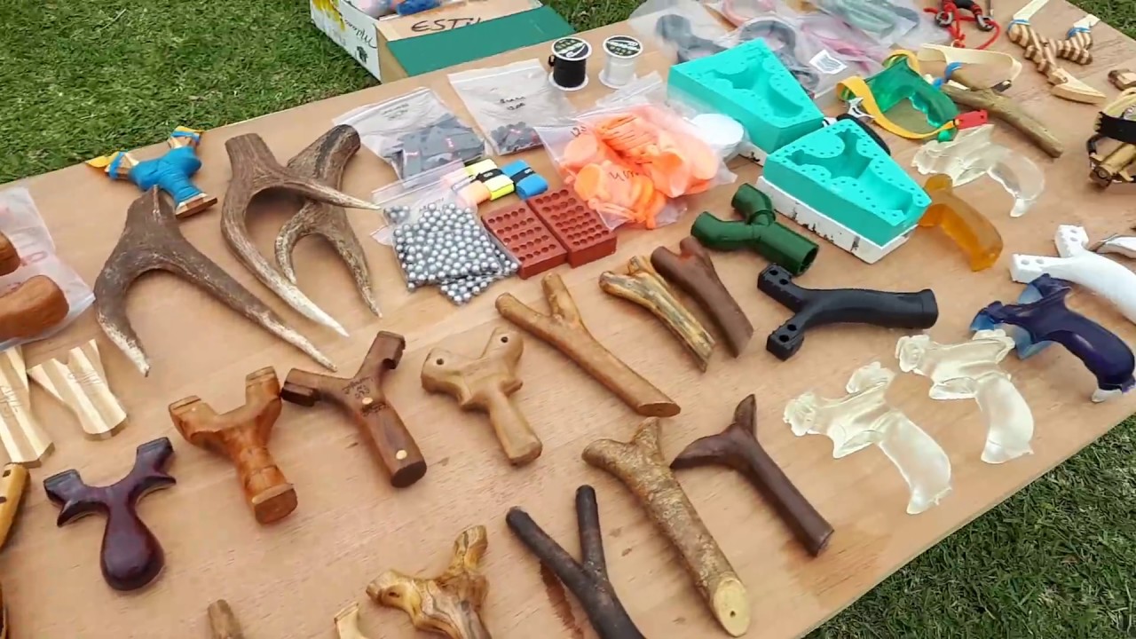 Estilingues na feira de arte