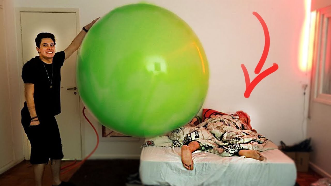 TROLEI MEU AMIGO COM A BEXIGA GIGANTE ENQUANTO ELE DORMIA!
