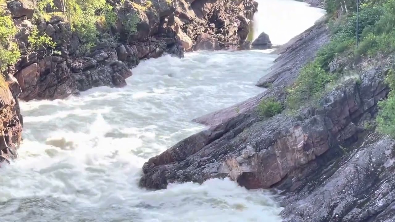 Imatrankoski kuohuu