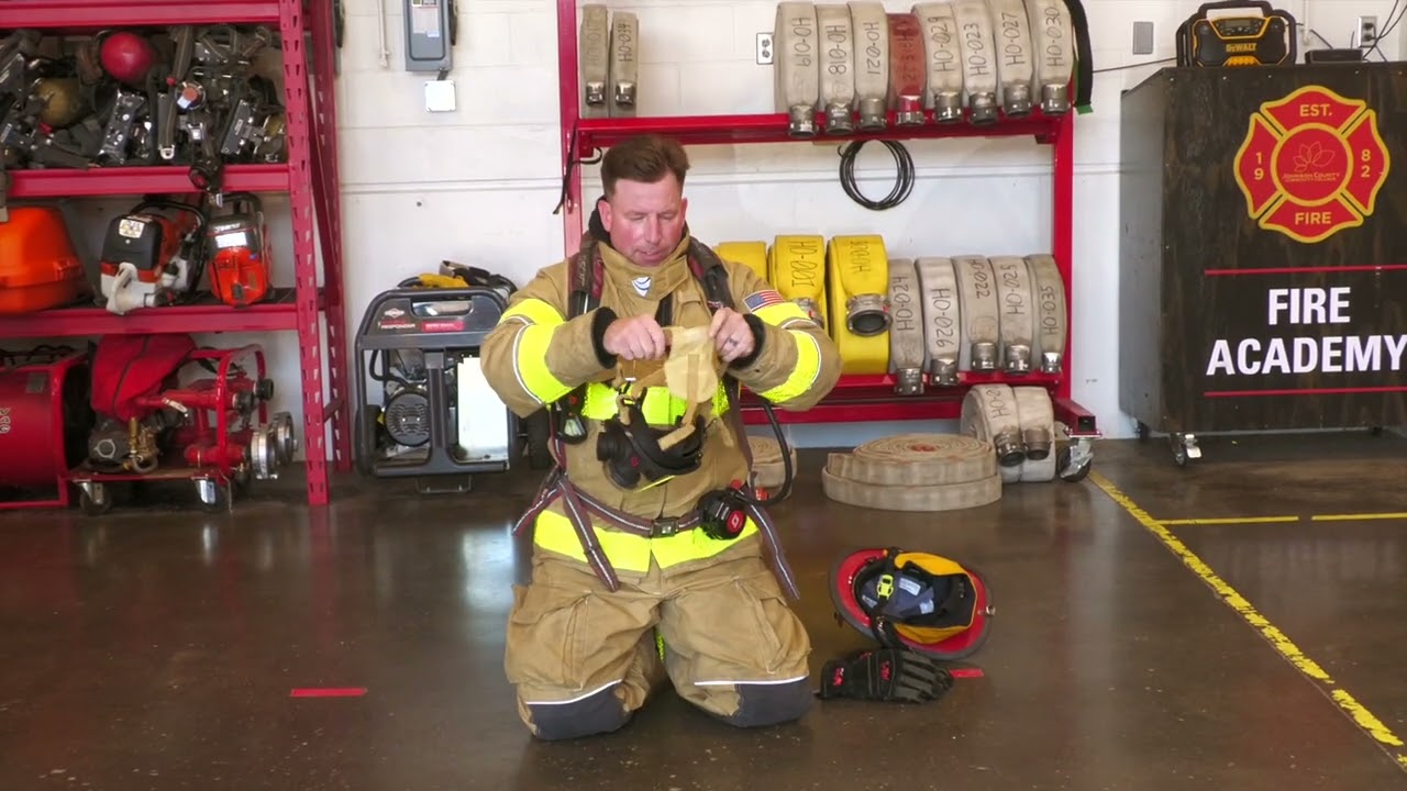 JCCC Fire: Donning SCBA