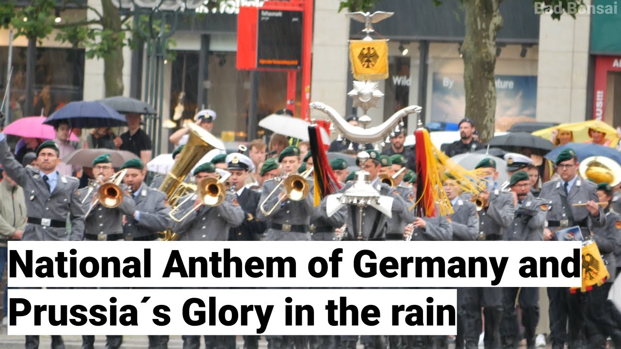 Militärmusik vor dem Hamburger Rathaus - Bundeswehr Appell mit Nationalhymne und Preußens Gloria