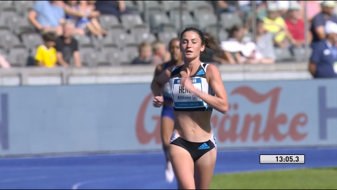 USA's Elly Henes Runs 14:52 5k In Berlin