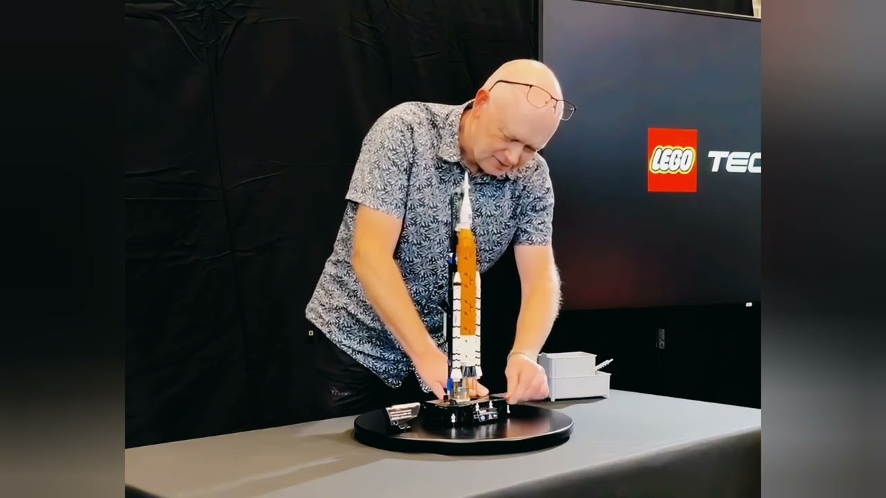 NASA’s Artemis Rocket… in LEGO Technic FormThe new SLS set is finally here