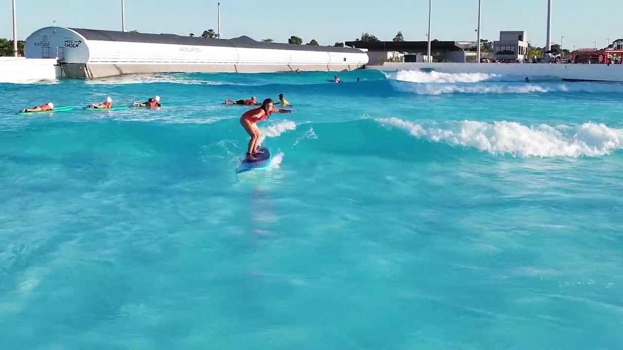 The Wavegarden Bays: Perfect to learn to surf. Excellent for business owners.
