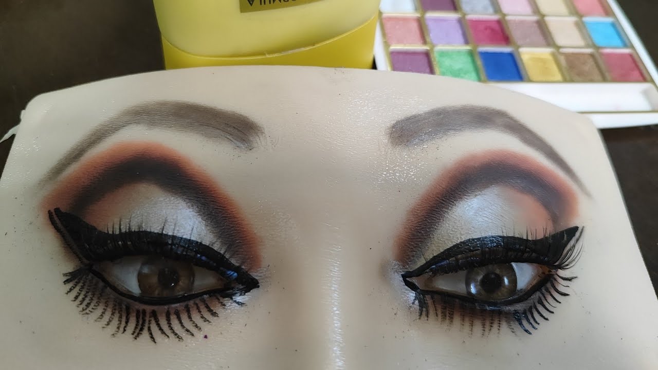 Silver eye shadow look|eye makeup on dummy practice board|#@thefirdausway, 