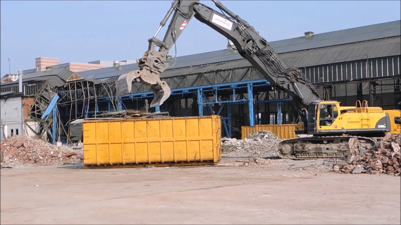 gro&szlig;er Bagger Volvo EC 700 mit Greifer