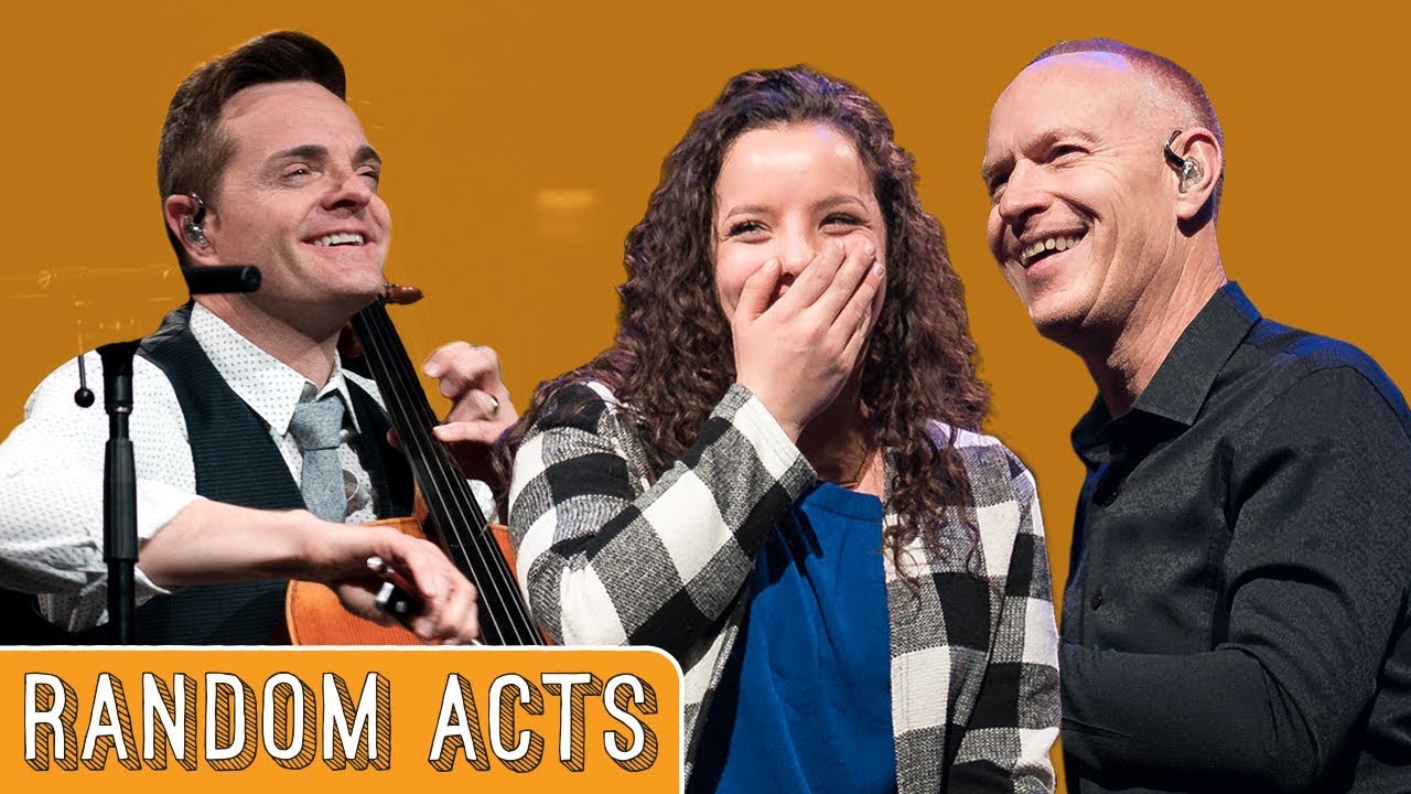 Девушка без руки играет на сцене с The Piano Guys &mdash; Random Acts