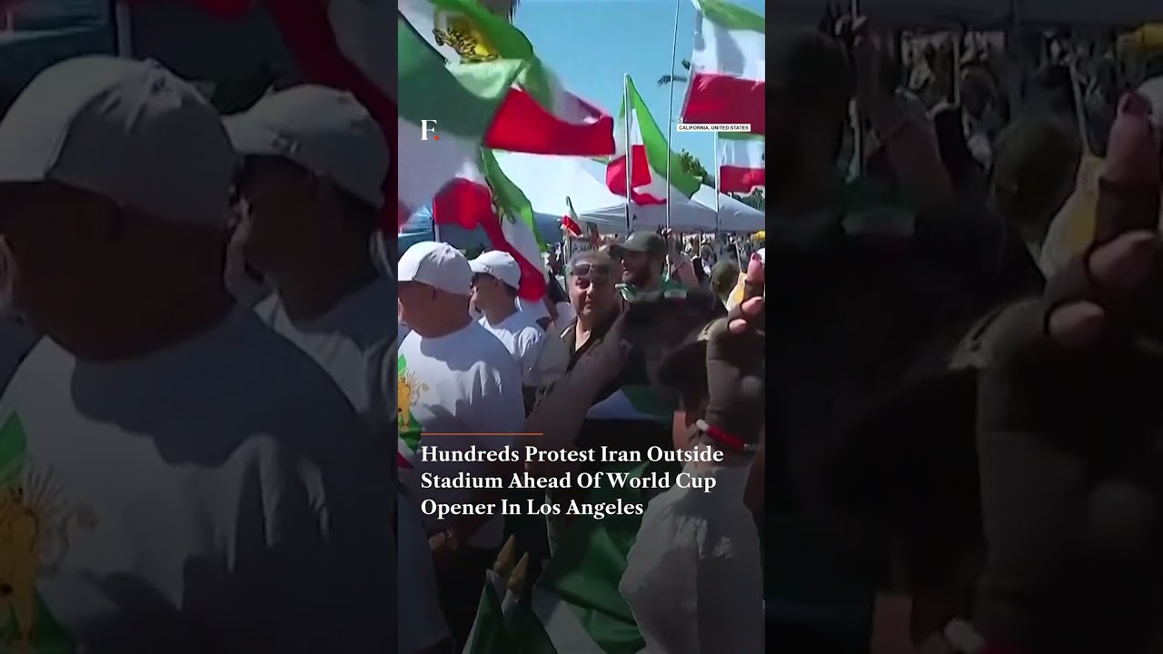 Сотни людей вышли на акцию протеста против Ирана у стадиона перед матчем открытия Чемпионата мира...