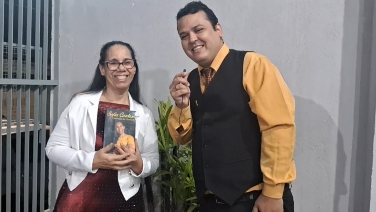 Cantora Sofia Cardoso contando um pouco do seu ministério no Programa Amados de Deus