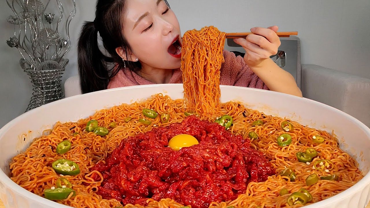 ASMR 새벽에🌃 육회비빔면이라니🙈💕 6 Spicy and cold stir-fried ramen, 1.5kg Beef Tartare Mukbang