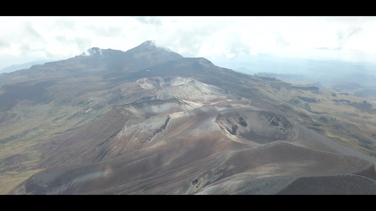 Cadena volcánica los Coconucos (Puracé), con Sobrevuelos de sus cráteres con dron. 4K